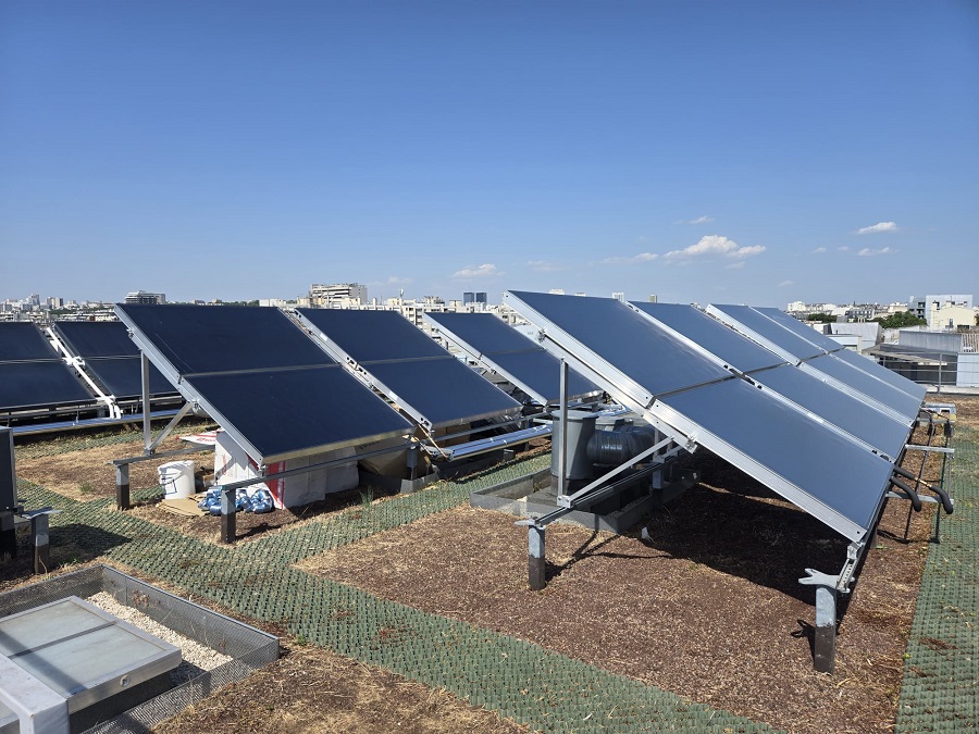 Capteurs HELIOFRANCE sur une installation solaire thermique réaliséee par Solaire Thermique France